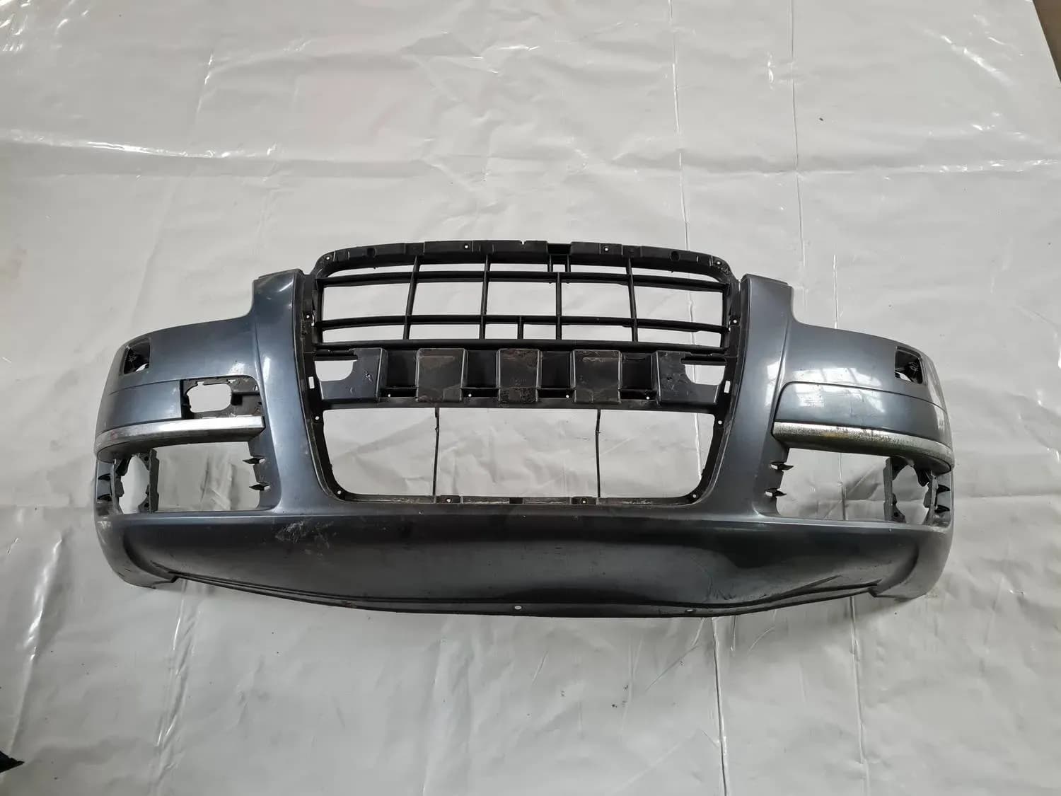 Predný nárazník AUDI A6 2008 - foto 1