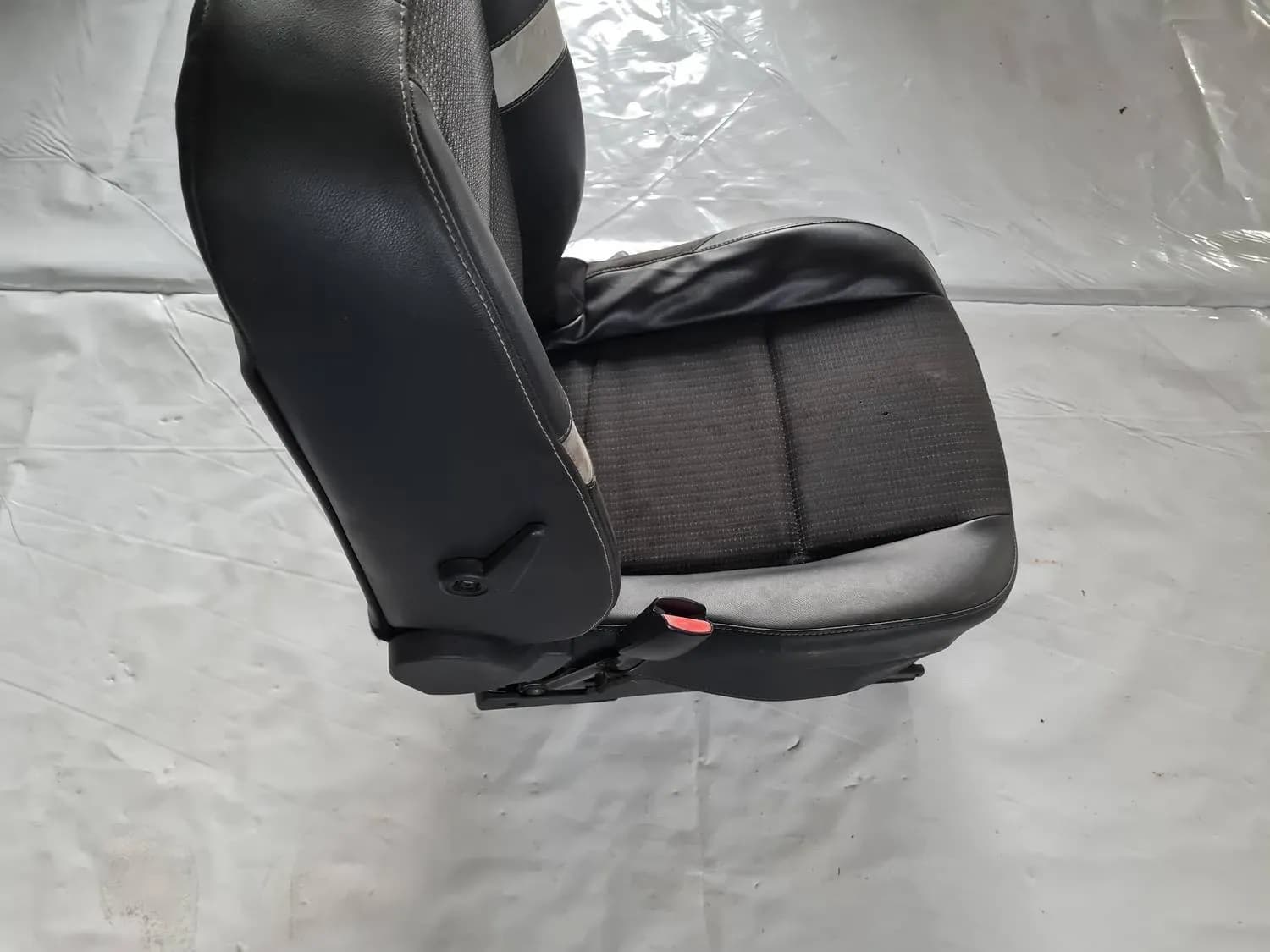 Ľavé predné sedadlo RENAULT SCENIC III 2011 - foto 1