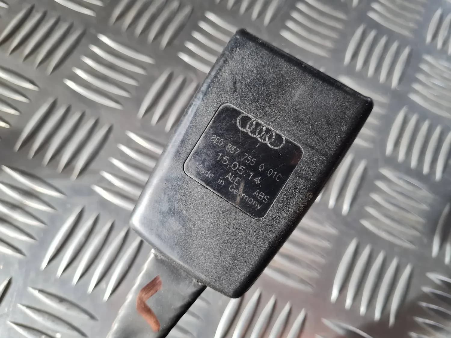 Spona predného bezpečnostného pásu AUDI A6 2008 - foto 4