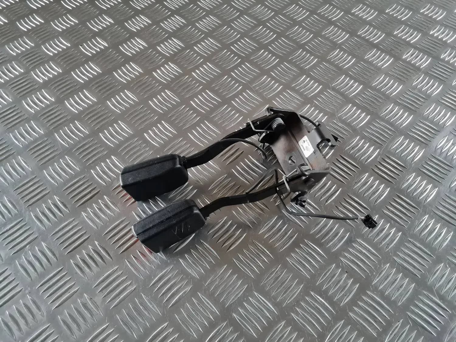 Dvojitá spona zadného bezpečnostného pásu RENAULT SCENIC III 2011 - foto 1