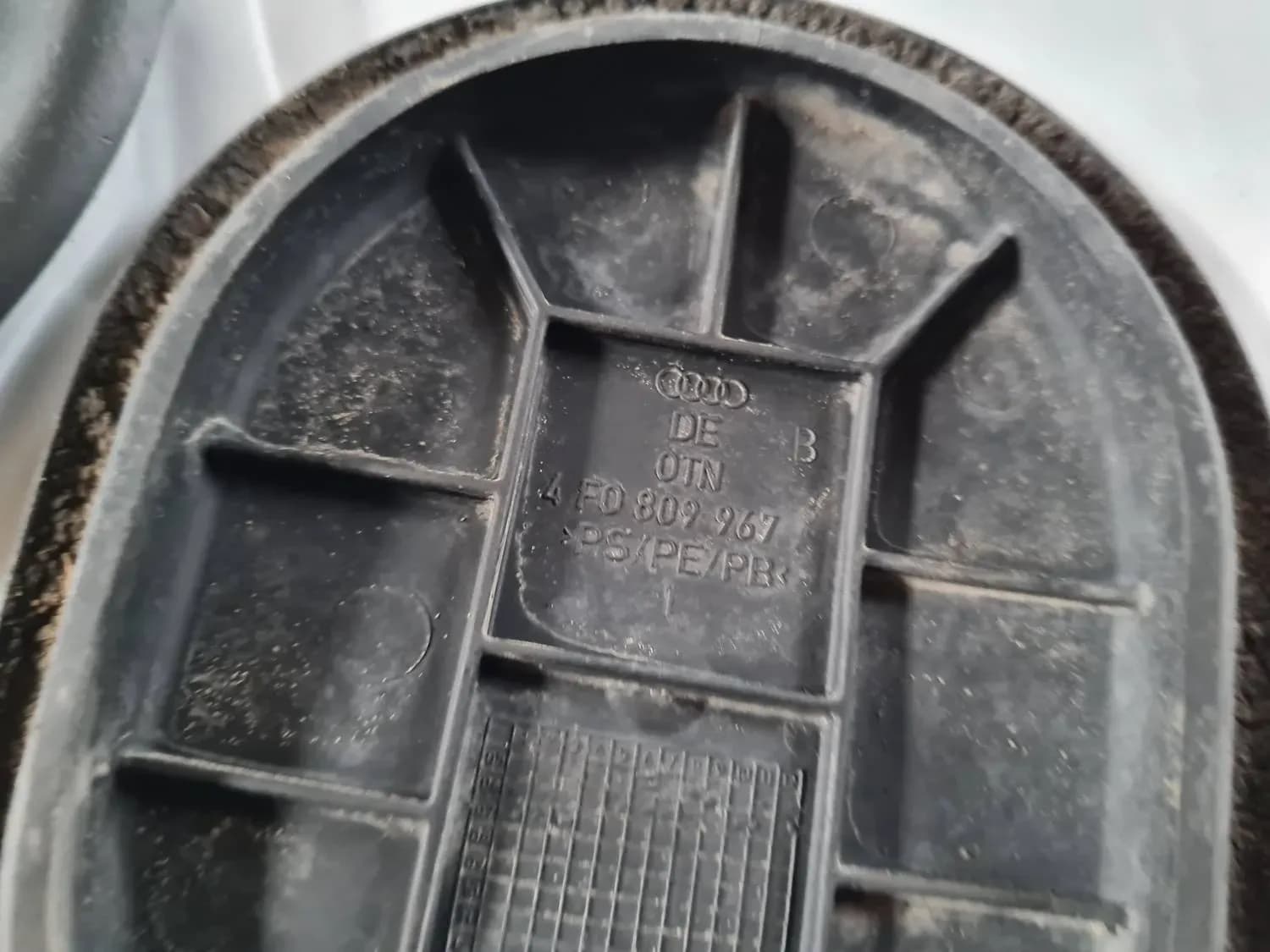 Kryt predného podblatníka AUDI A6 2008 - foto 2