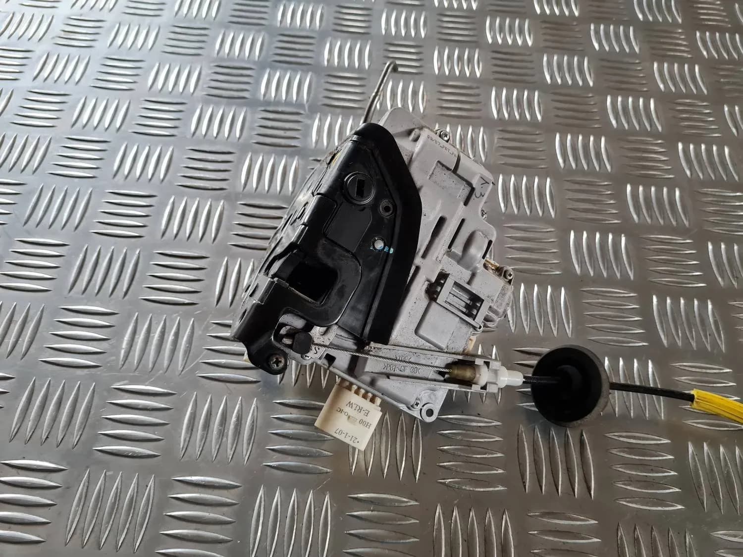 Zámok zadných ľavých dverí AUDI A6 2008 - foto 5