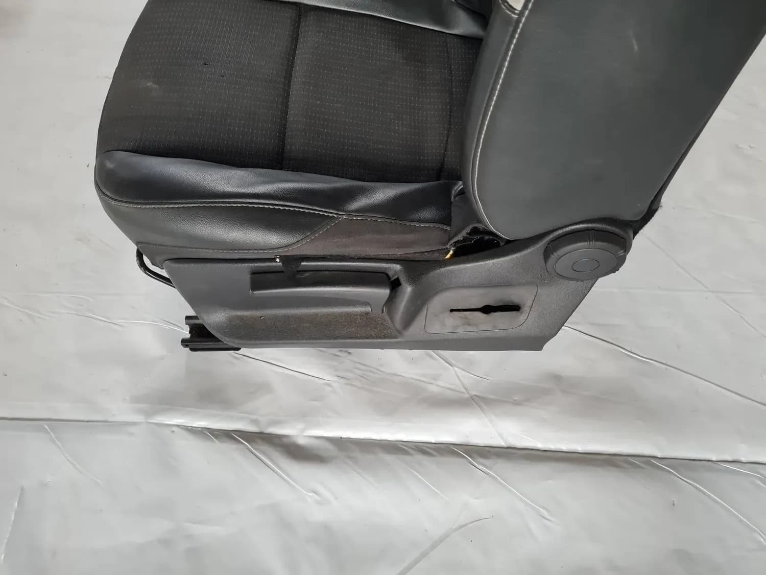 Ľavé predné sedadlo RENAULT SCENIC III 2011 - foto 8