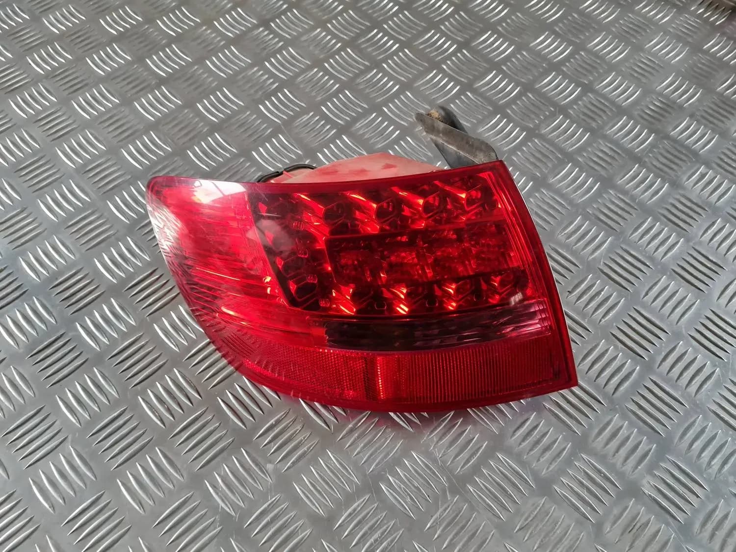 Zadné ľavé svietidlo AUDI A6 2008 - foto 1