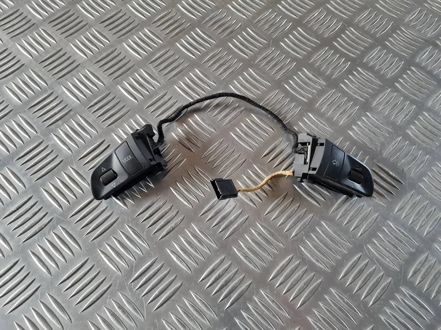 Tlačidlo kormidla AUDI A6 2008 - foto 1