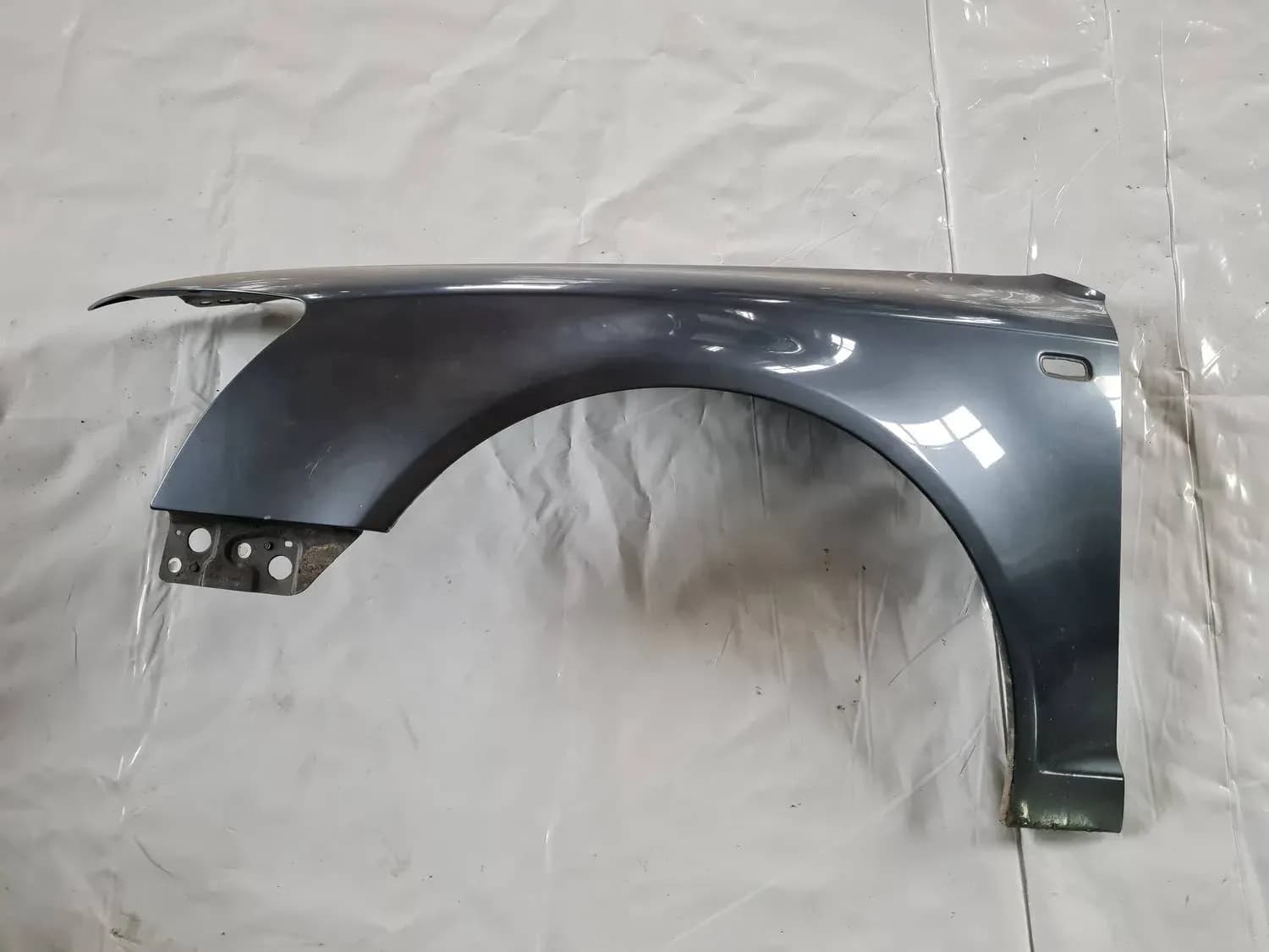 Ľavé predné krídlo AUDI A6 2008