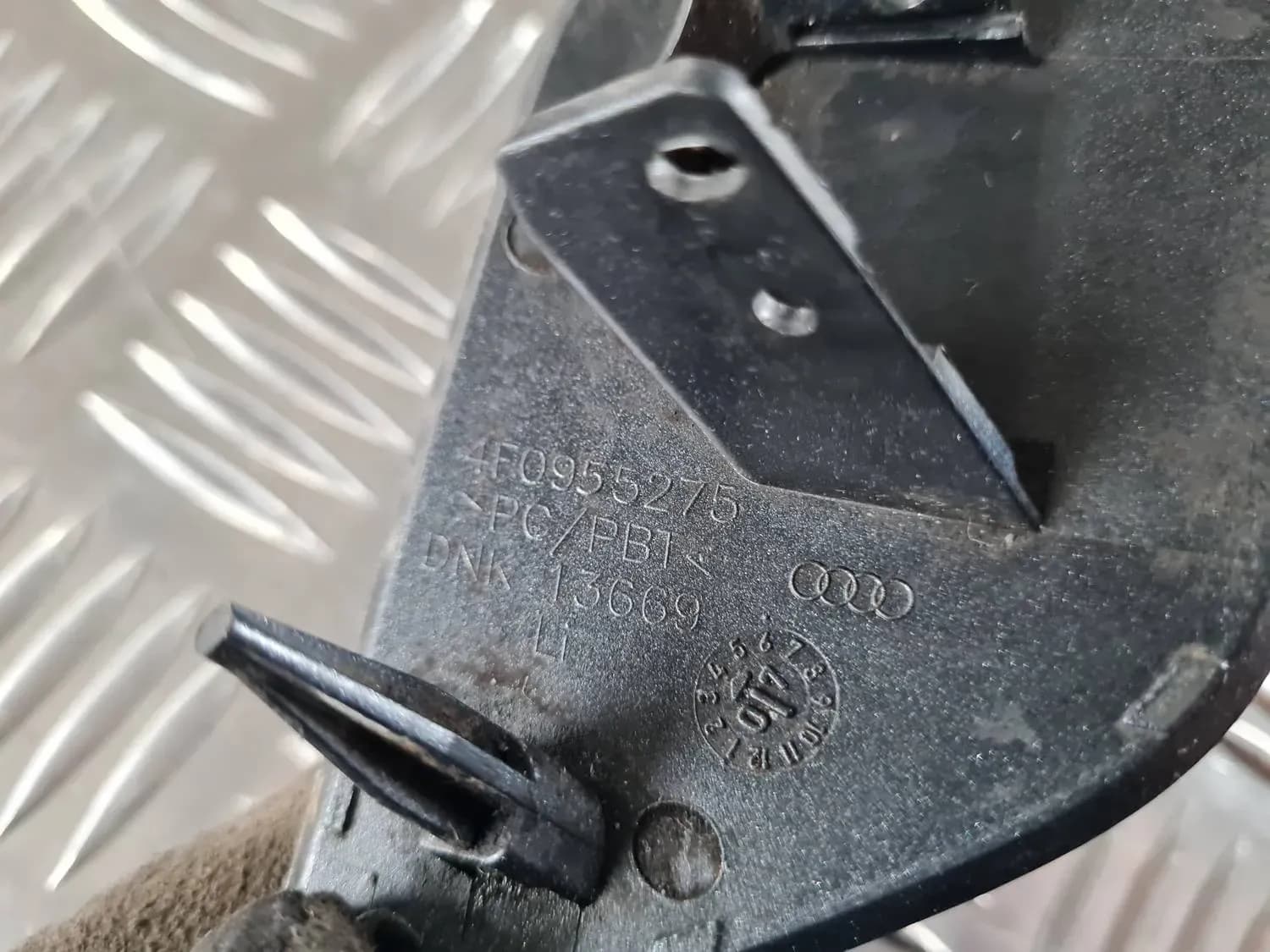 Kryt trysky ostrekovača AUDI A6 2008 - foto 2