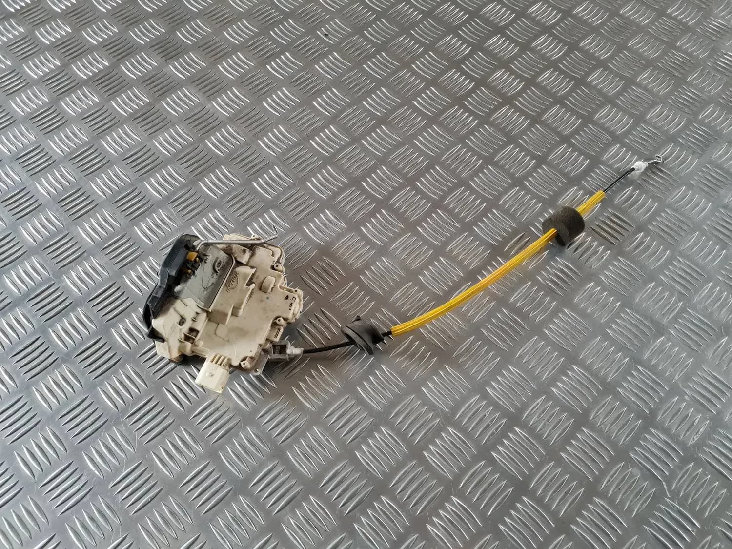Zámok pravých zadných dverí AUDI A6 2008