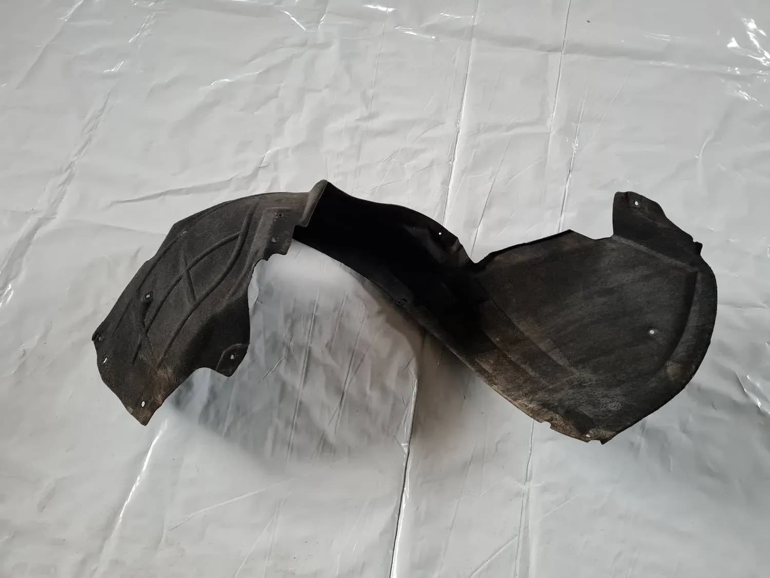 Predný ľavý vnútorný blatník AUDI A6 2008 - foto 1