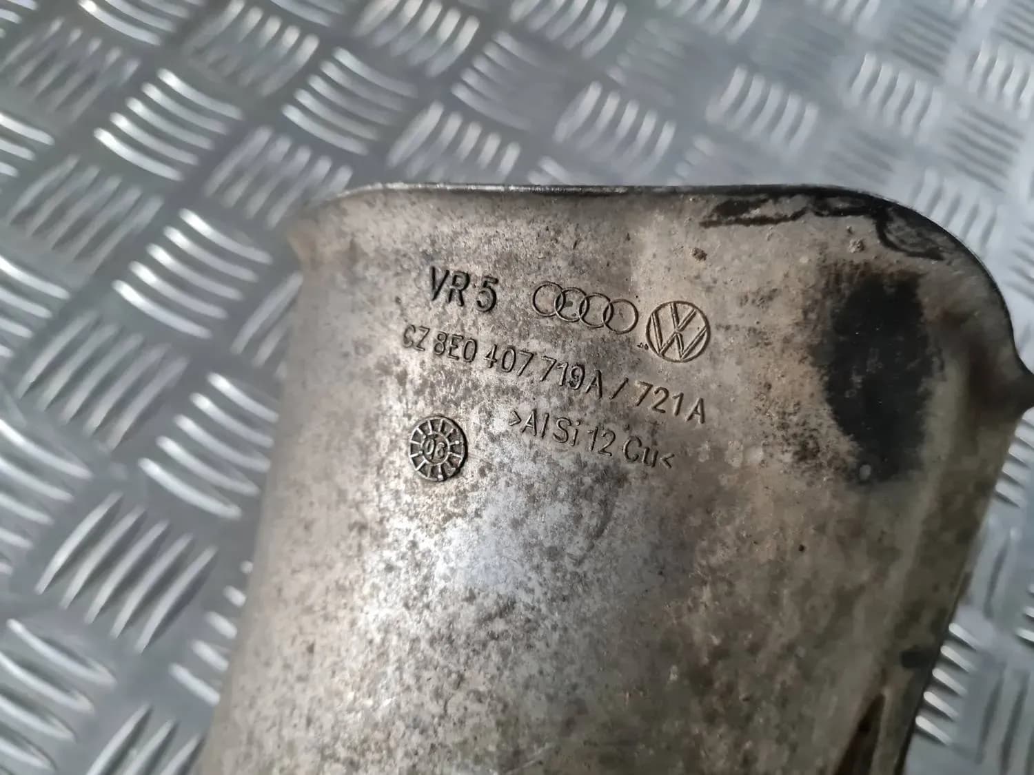 Ochranný kryt polovičnej nápravy AUDI A6 2008 - foto 3