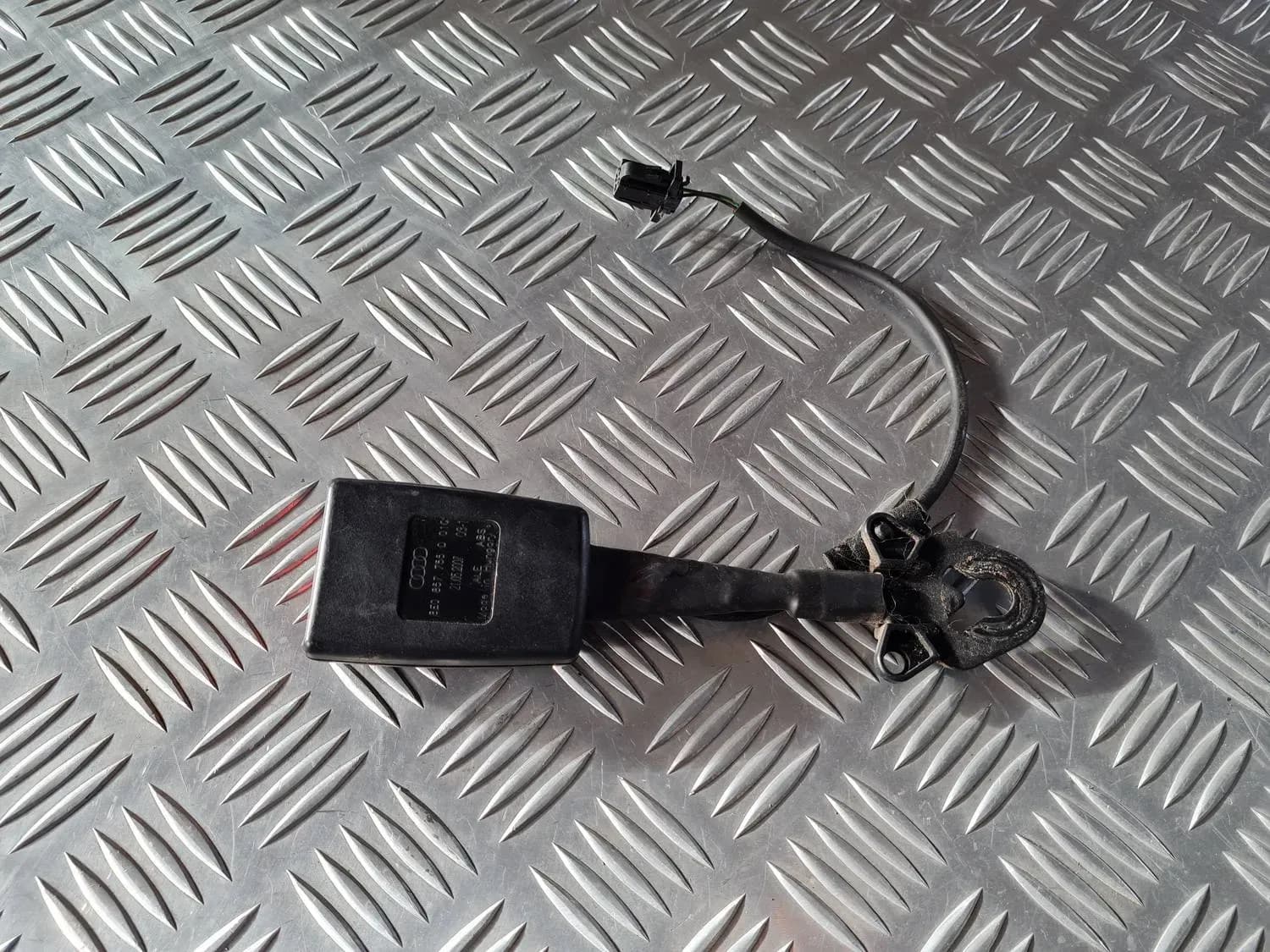 Spona predného bezpečnostného pásu AUDI A6 2008 - foto 2