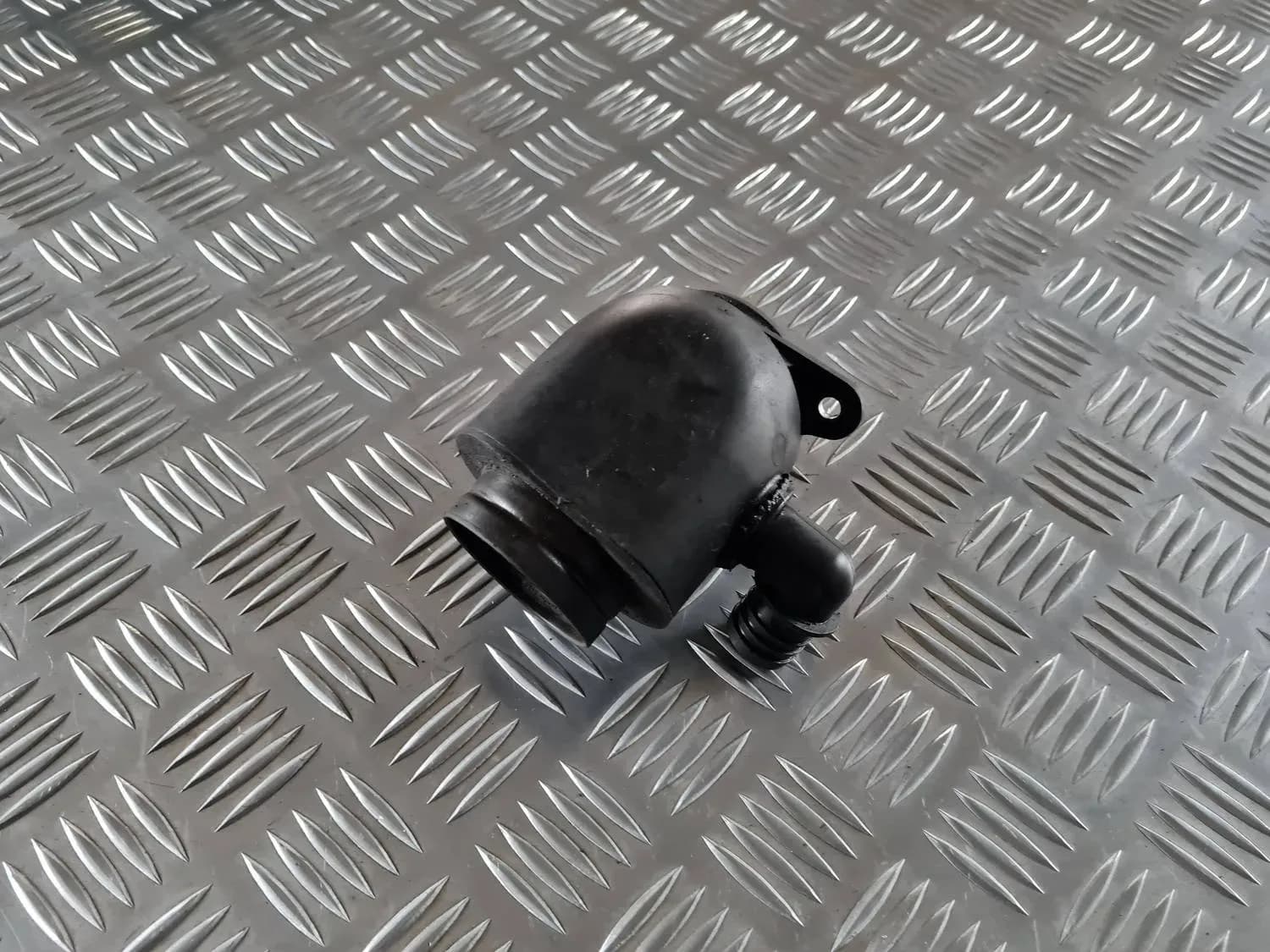 Rezonátor vzduchového filtra AUDI A6 2008 - foto 1