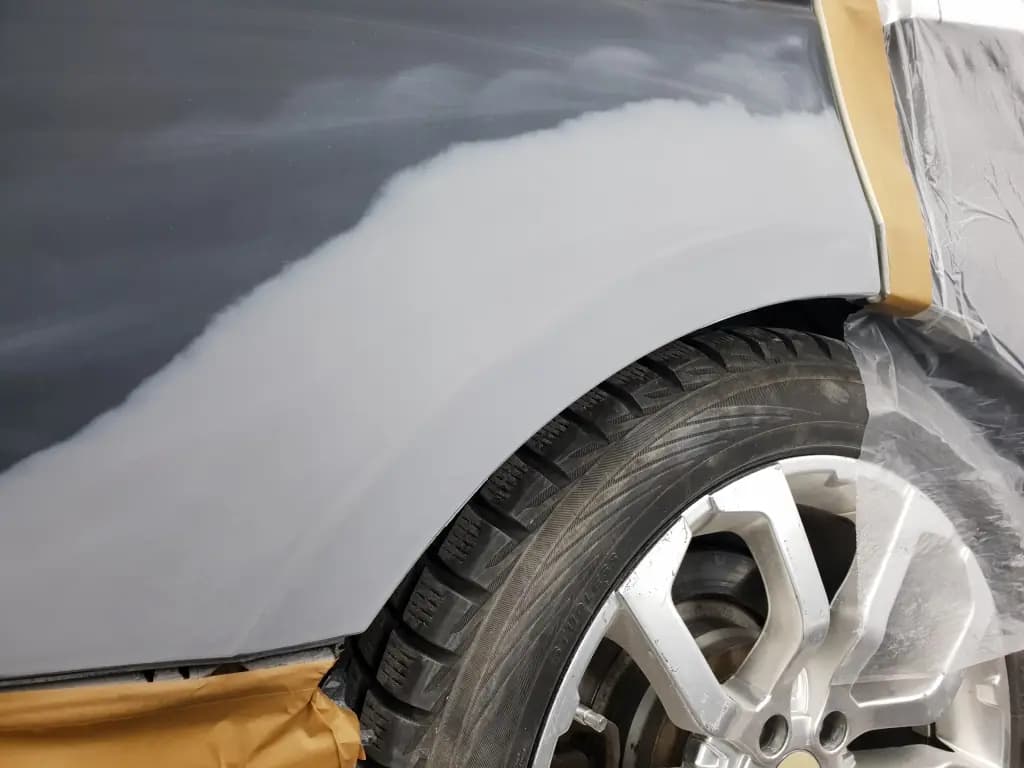 Automašīnas virsbūves pulēšana