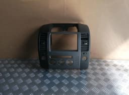 Ventilátor na prístrojovej doske, uprostred NISSAN PATHFINDER 2006
